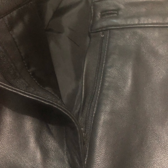 Size 8 HOLT RENFREW black leather pant. - Picture 5 of 13